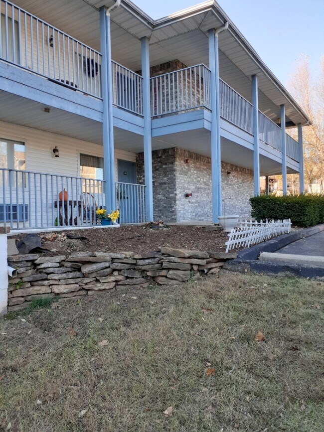 Holiday Terrace Apartments Branson, MO