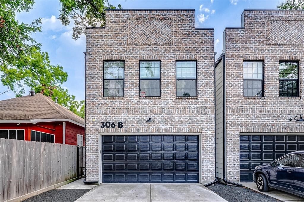 Photo - 306 E 28th St
