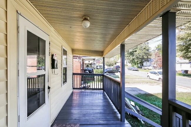 Building Photo - Charming 2-Bed, 1 Bath home with central HVAC and a Large Back yard!