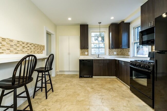 Building Photo - 29 Bentley St Unit SF