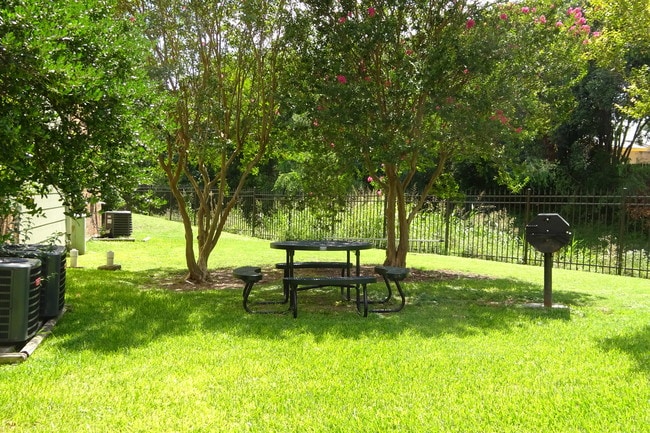 Summer Creek Apartments