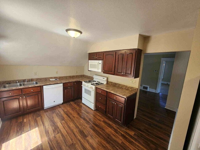 Photo - Large Bedrooms UPPER Oshkosh $1025 Unit UPPER
