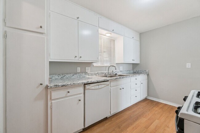 Photo - 3 bed, 1 bath home in the Village