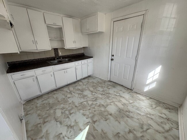 Photo - 2918 Duke St Unit B