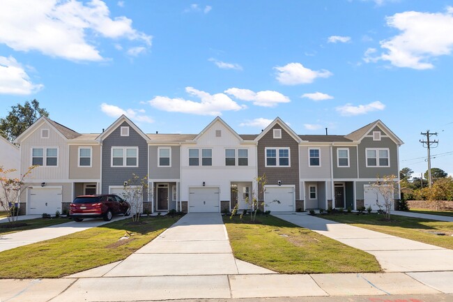 Photo - 130 Paramount Dr