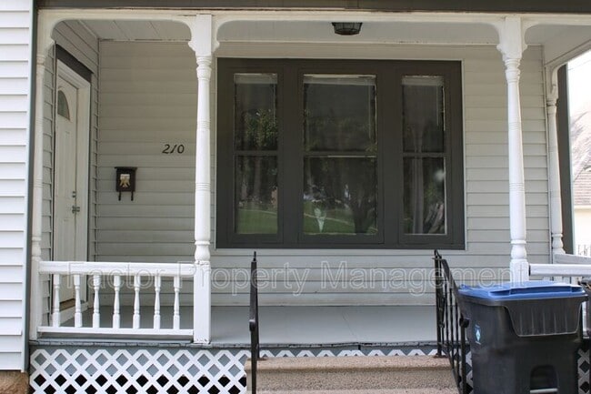 210 S 4th St
