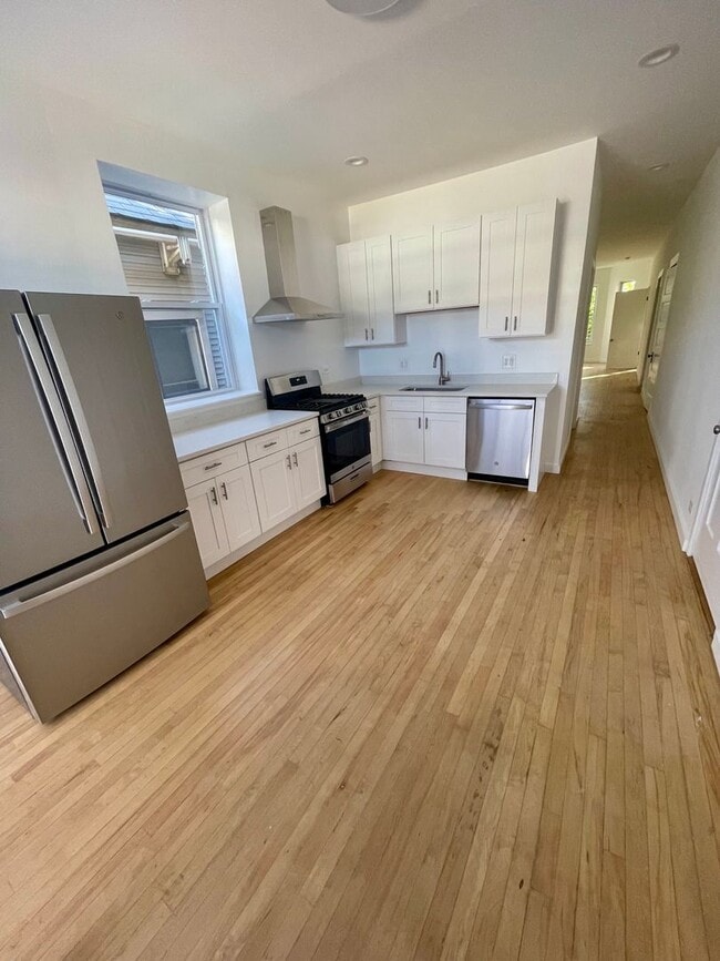 Building Photo - 1336 W Barry Ave Unit 1338 1 Front