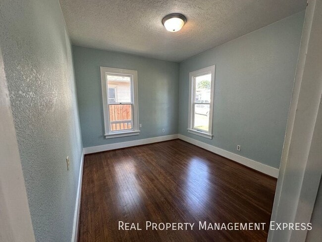 Building Photo - 1 Bed 1 Bath Main-Level Living in Sioux Falls Rental