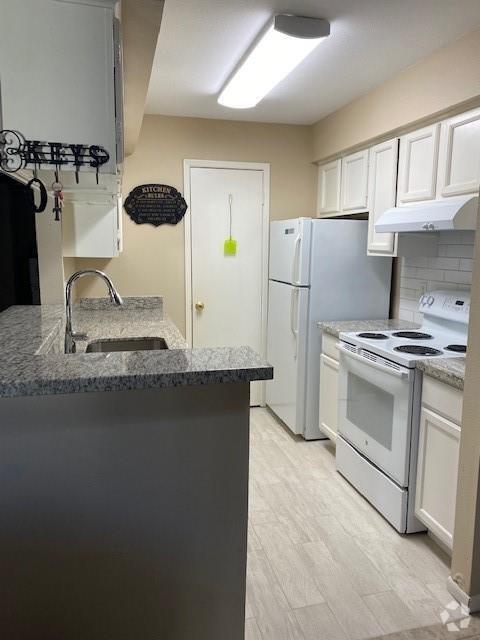 Building Photo - 17331 Red Oak Dr Unit 9 Rental