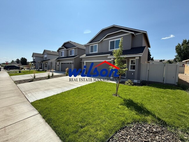 Building Photo - NEW Modern Townhouse with HUGE Kitchen and...