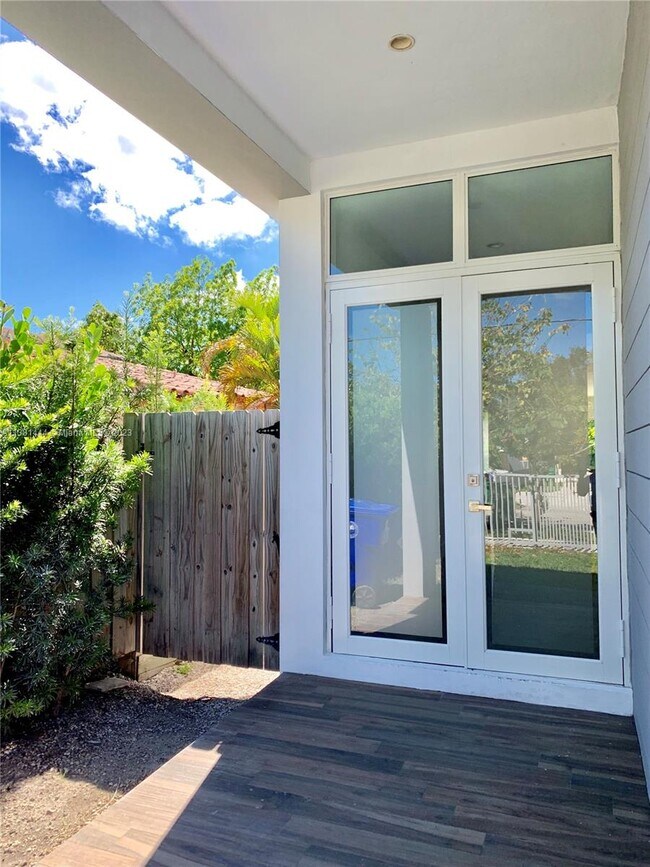 Photo - 2852 SW 32nd Ct