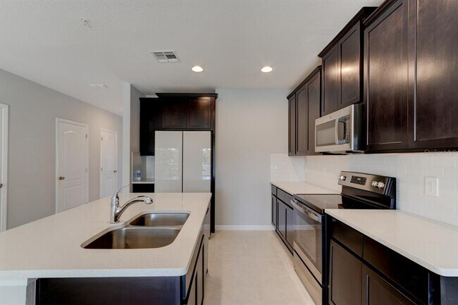 Photo - 263 Cape Honeysuckle Pl