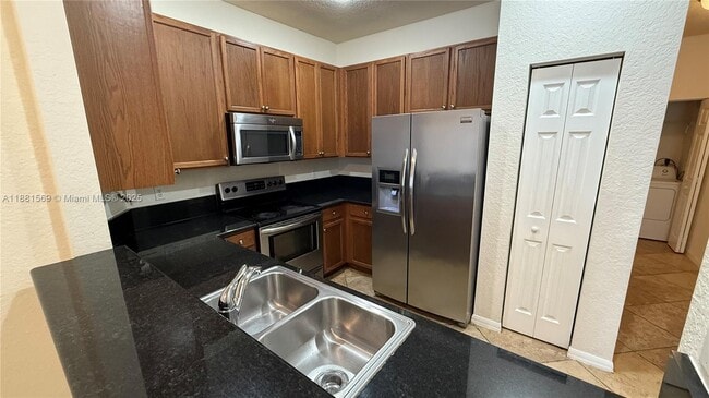 Building Photo - 5866 Hampton Hills Blvd Unit 5866 Rental