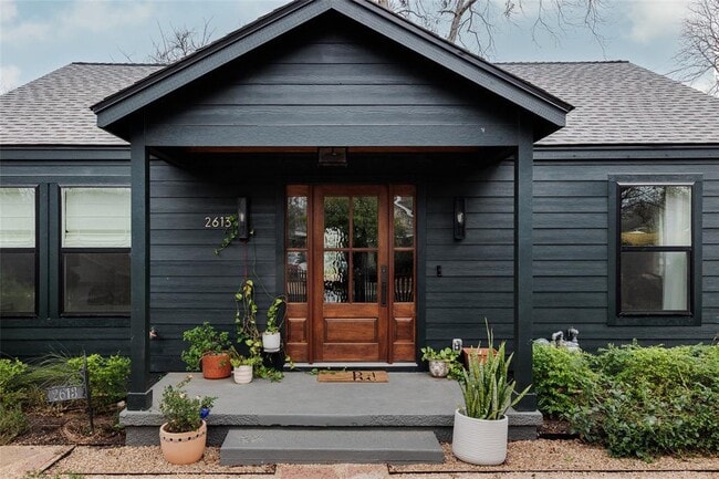 Building Photo - 2613 E 2nd St