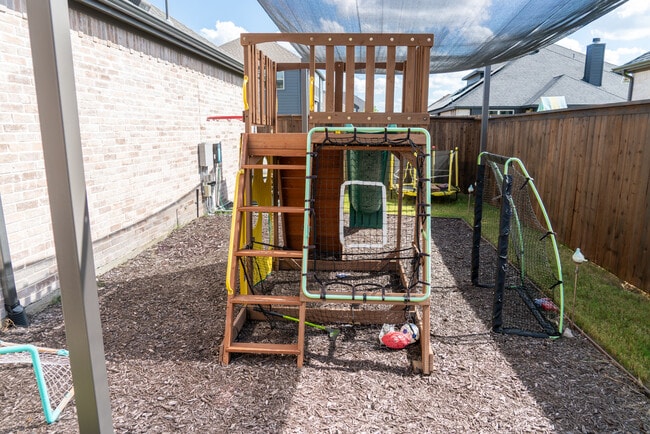 Photo - 198 Western Way