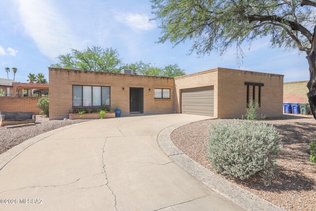 Building Photo - 7620 E Linden St