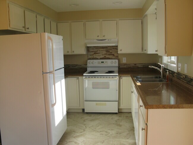 Photo - 305 S 5th St W