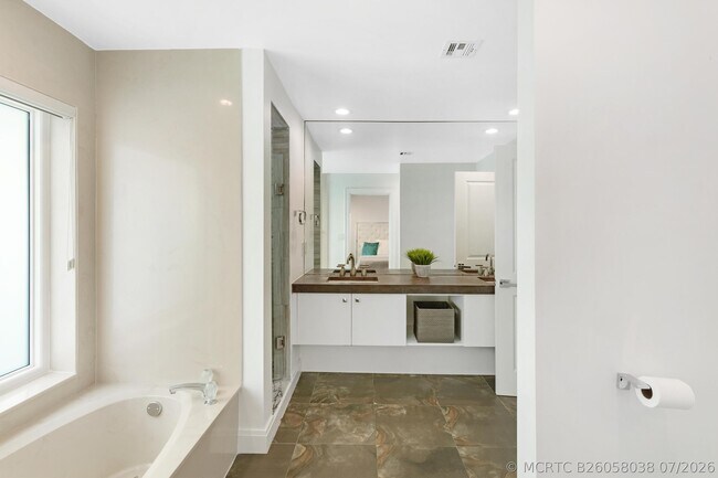 Photo - 904 Hyacinth Dr