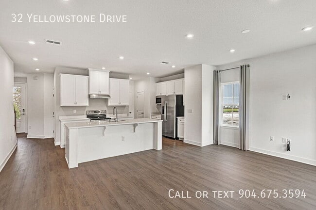 Photo - 32 Yellowstone Dr