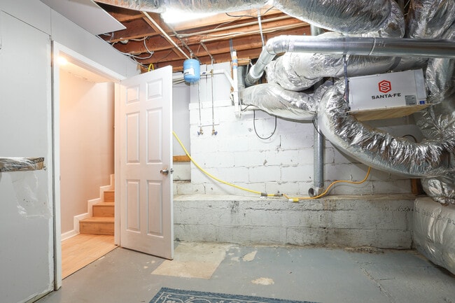 Photo - 225 Willow Lake Ln