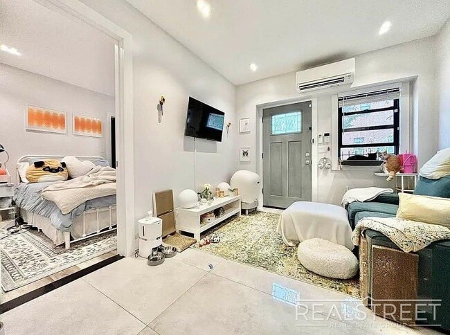 Photo - Brand New Gorgeous 1.5 bedroom with Centra... Unit 1