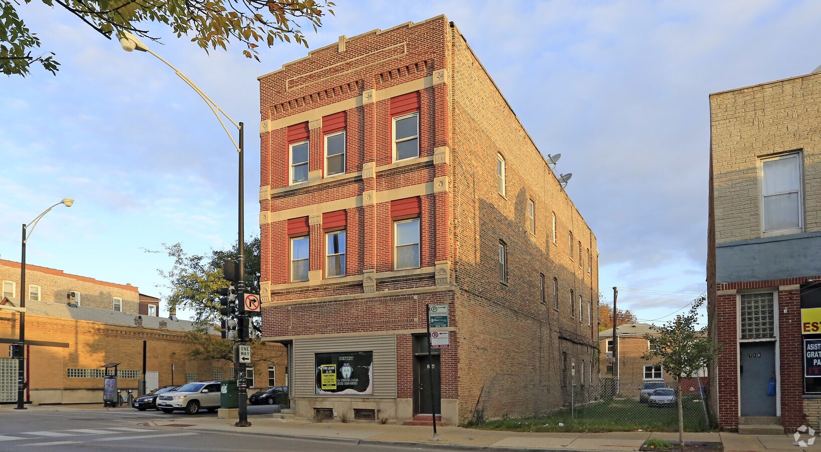 Photo - 724 W 31st St Apartments