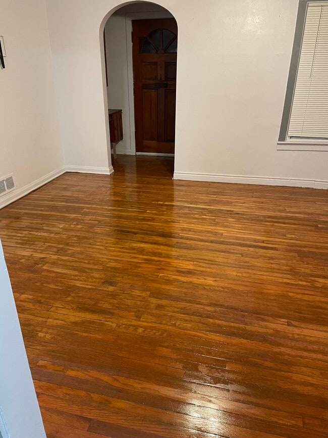 Sala de estar 2 - 812 N Linn St