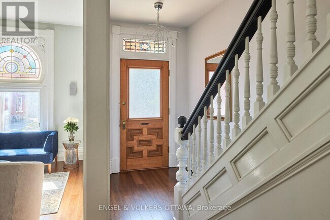 Photo - 103 James St