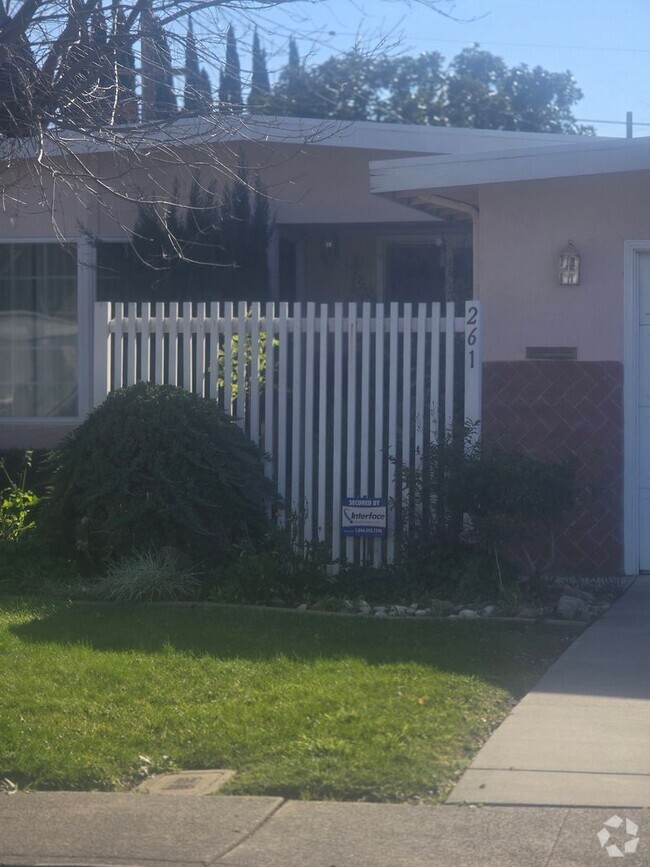 Building Photo - Wow! Single Story Vacaville Gem Now Availa... Rental