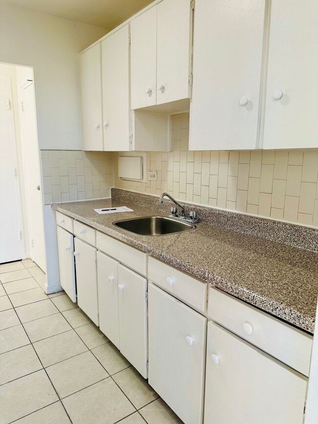 Building Photo - 2353 PARKTOWERS APARTMENTS