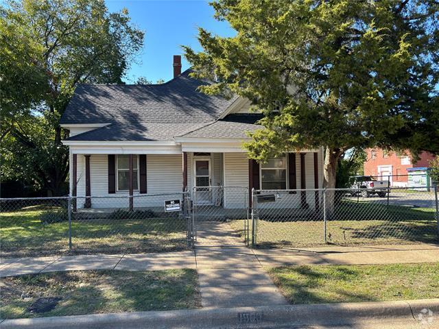 Building Photo - 1900 S Jennings Ave Rental