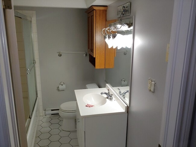 Photo - 347 Queenston St Unité 1