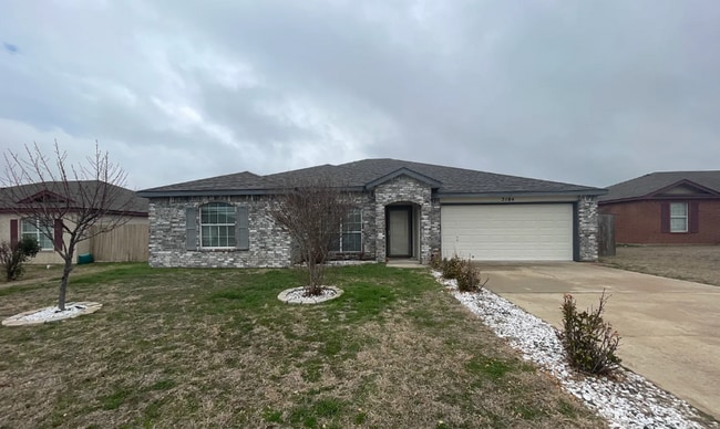 Building Photo - 5104 Bridle Dr Rental