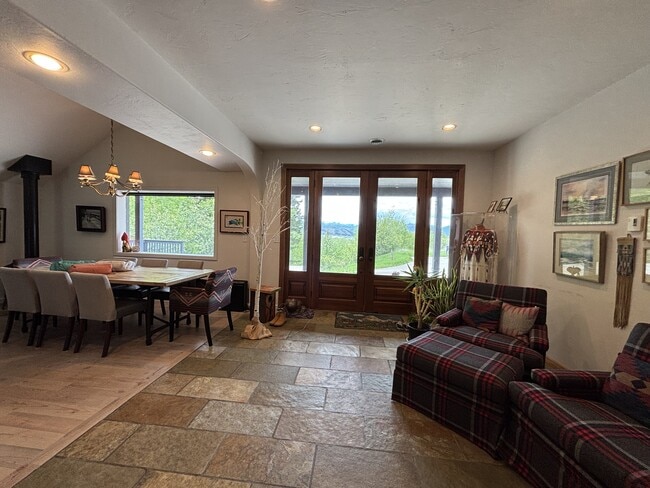 Photo - 6748 Henrys Rd