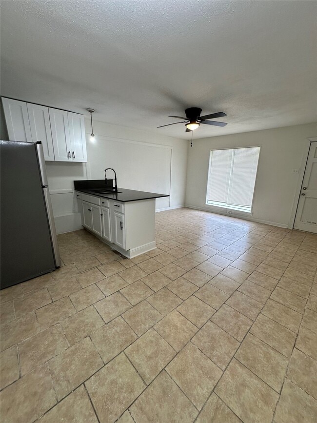 Building Photo - 7610 Red Robin Ln Unit 2 Rental