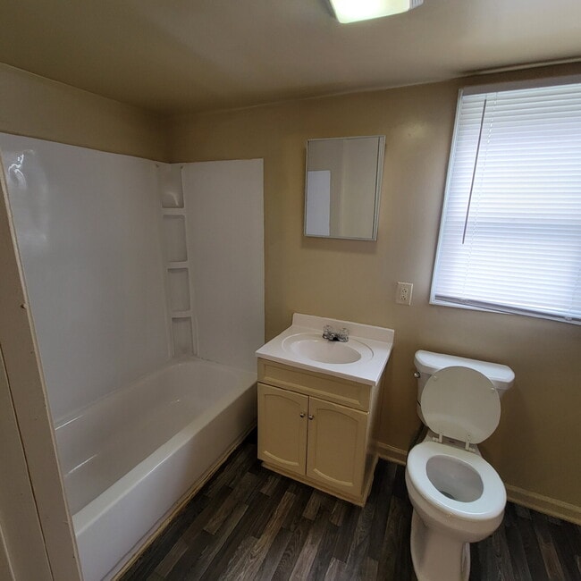Near Southeast 3BR/2BA Home w/Central Air!