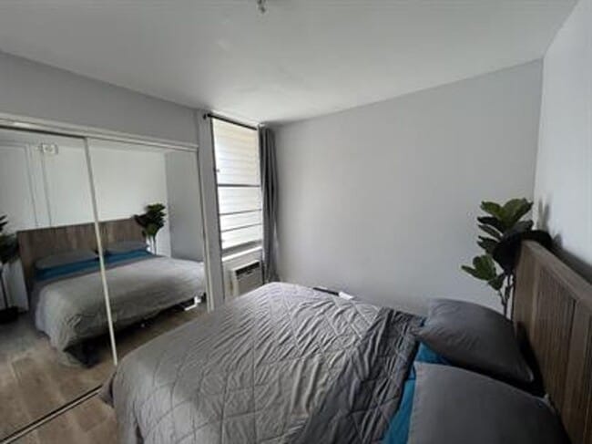 Photo - Available now | A Unfurnished 2 Bedroom, 1 Bath Apartment with 1 Assigned parking in Alexander To... Unidad 506