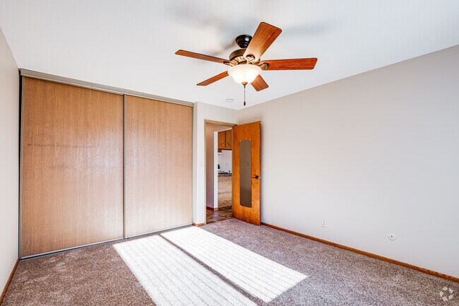 1BR, 1BA - 600SF