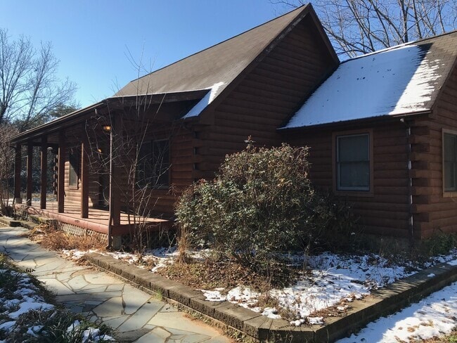 Building Photo - 414 Hoover Rd Rental