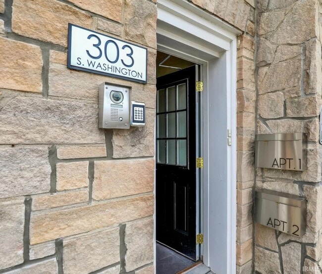 Building Photo - 303 S Washington St Unit 2