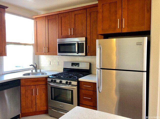 Photo - 744 Clementina St