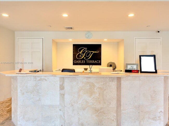 Photo - 2351 Douglas Rd Unidad 910