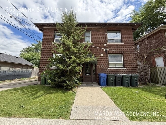 COZY BACHELOR IN 4-PLEX - DOWNTOWN PLUS HYDRO & GAS - COZY BACHELOR IN 4-PLEX - DOWNTOWN PLUS HYDRO & GAS Unité 4