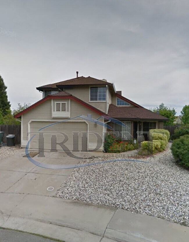 Photo - Large 4 bedroom, 3 bath house located on a large lot