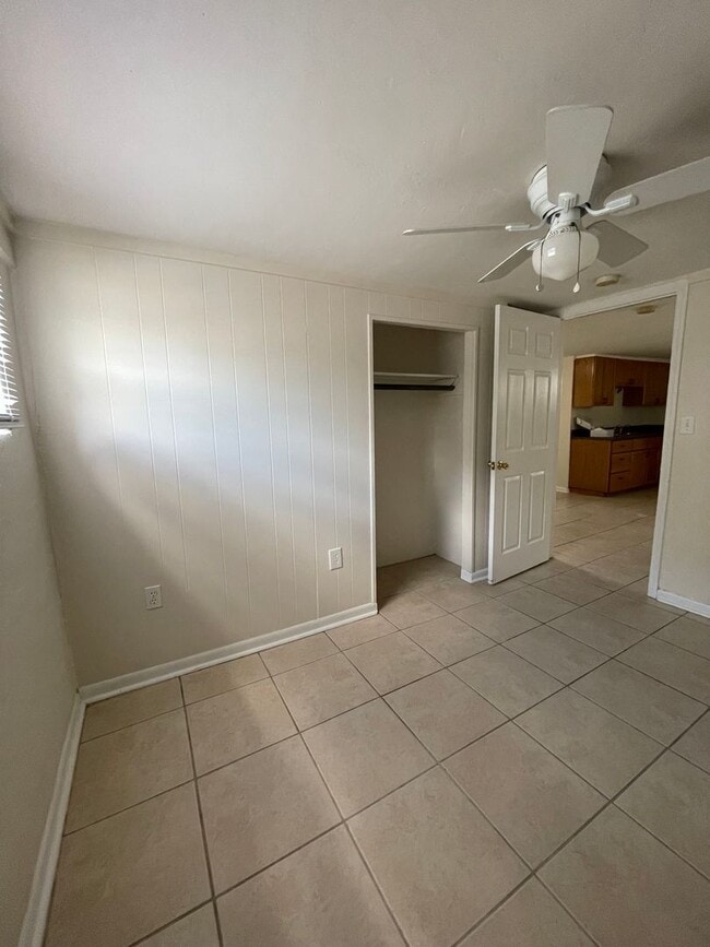 Photo - Fall 2026 2/1 Near Norman Hall & Sorority Row Grad Special