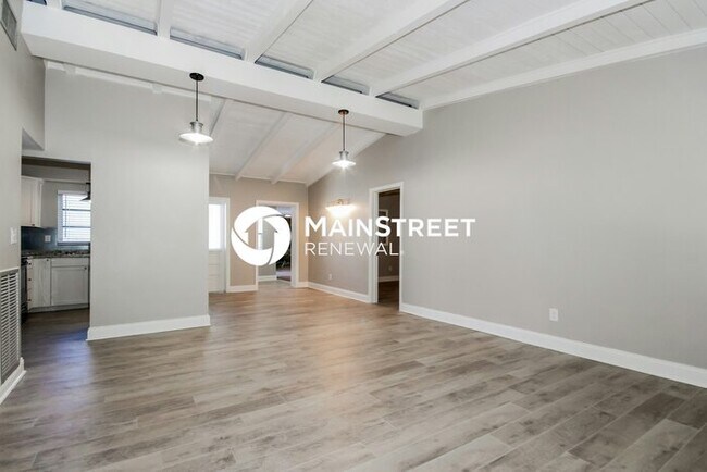 Photo - 4 Bedroom Pet-Friendly Home in Lakeland, FL with Main Street Renewal