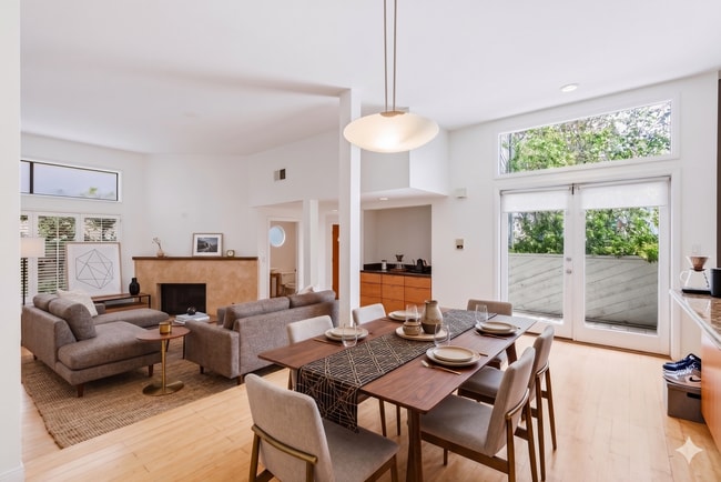 Building Photo - Paradise Condos Unit 15th Street