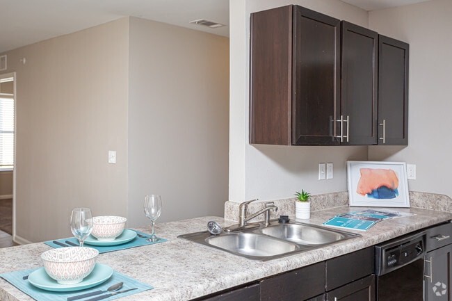 3 BR, 2 BA - 1185 SF