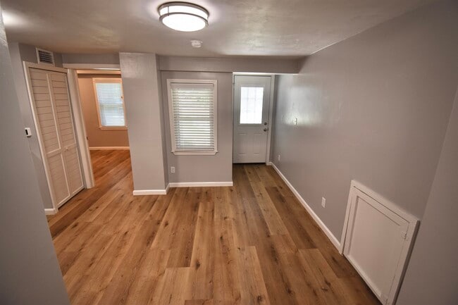 Photo - 437 W 6th Ave