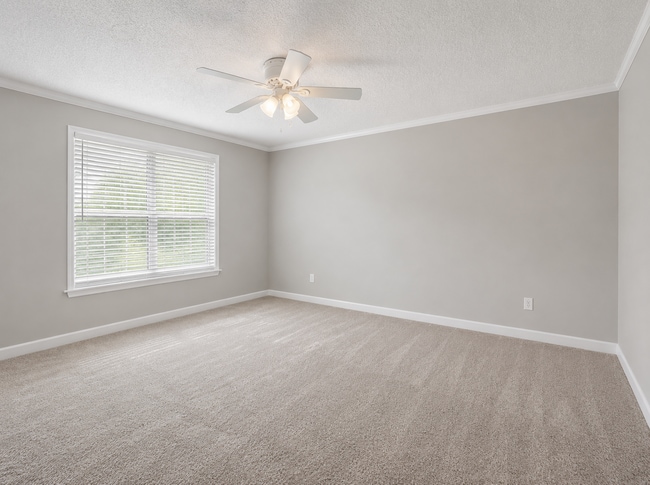 Photo - 545 Oneida Ct